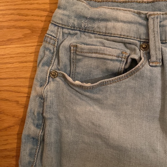 Women’s size 5/6 light wash ripped skinny jeans - Picture 5 of 9